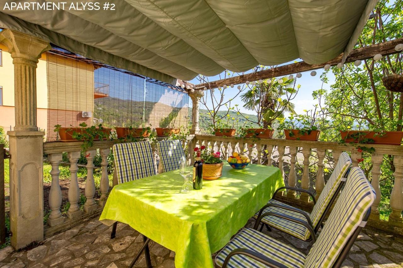 Apartments Alyss Lovran Luaran gambar