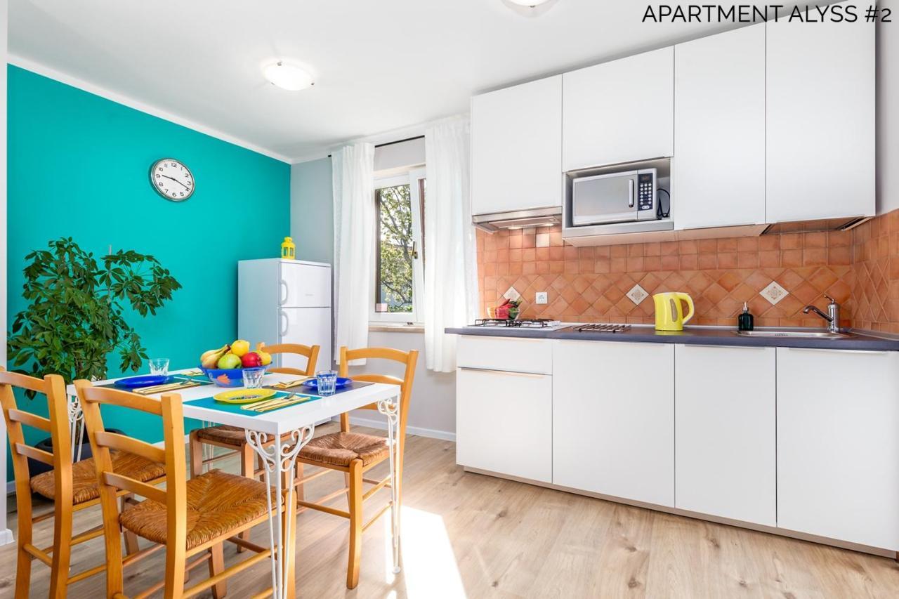 Apartments Alyss Lovran Luaran gambar