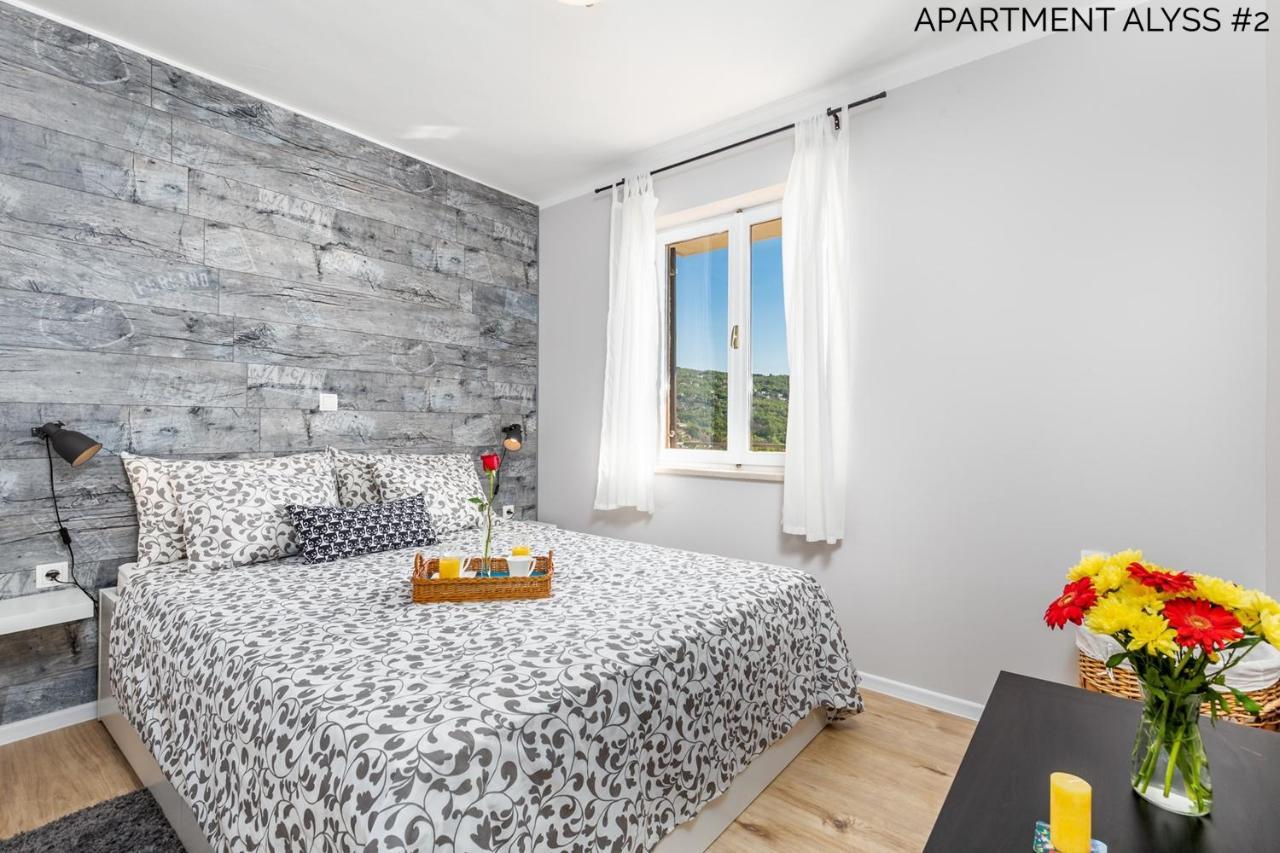 Apartments Alyss Lovran Luaran gambar