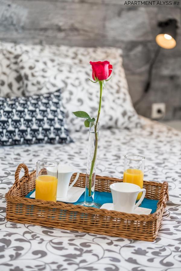 Apartments Alyss Lovran Luaran gambar