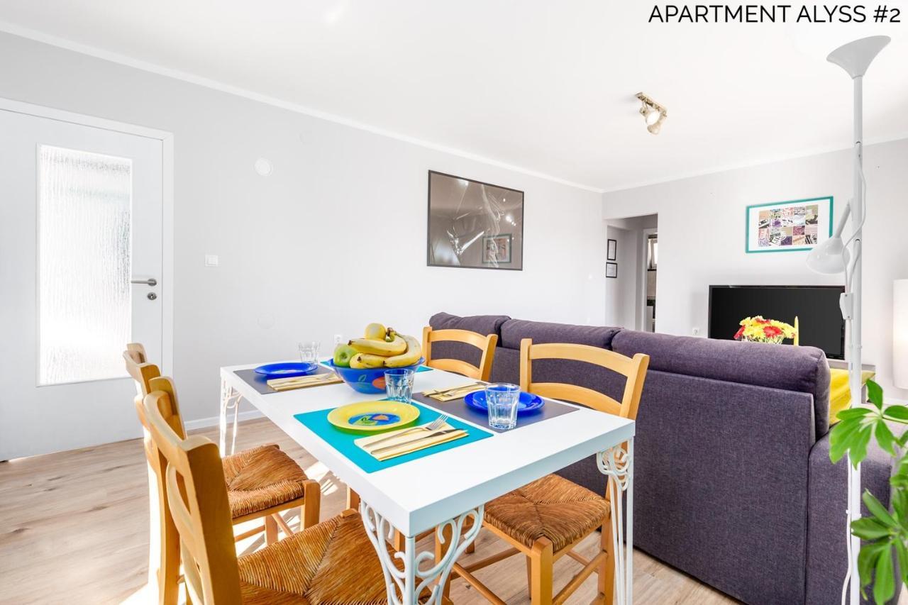 Apartments Alyss Lovran Luaran gambar